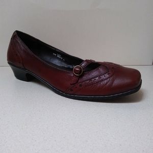 BOC Born 9.5M Womens Leather Low Heel Loafer Slip On Adjustable Buckle Detail